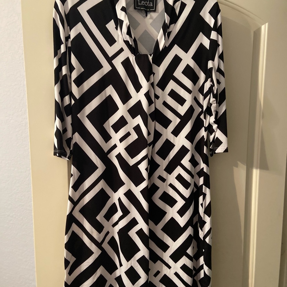 Leota dress large black and white